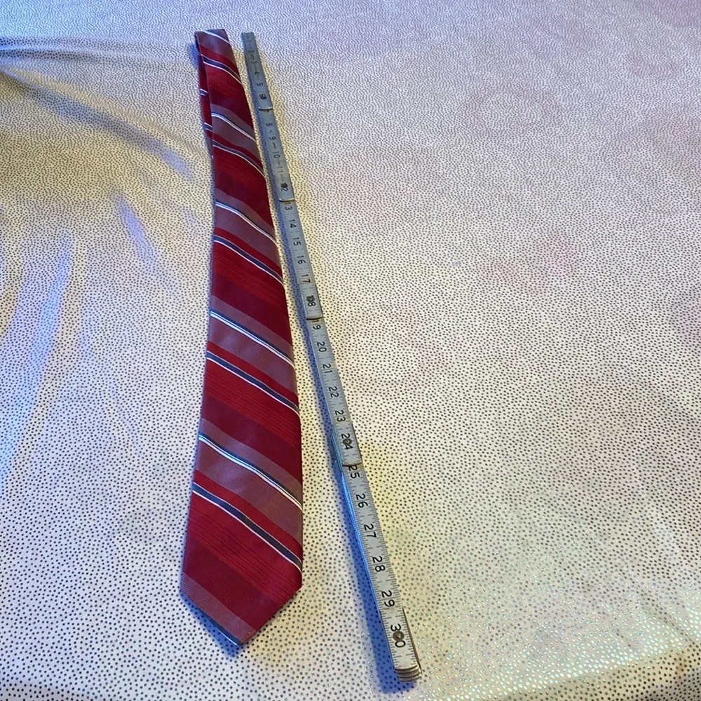 Men’s tie unbranded red black in good condition